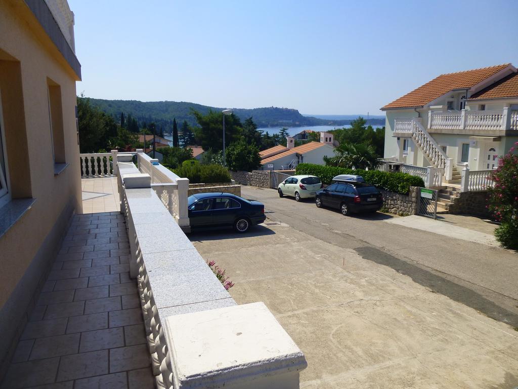 Apartments Villa Rosmarin Omišalj Exterior foto
