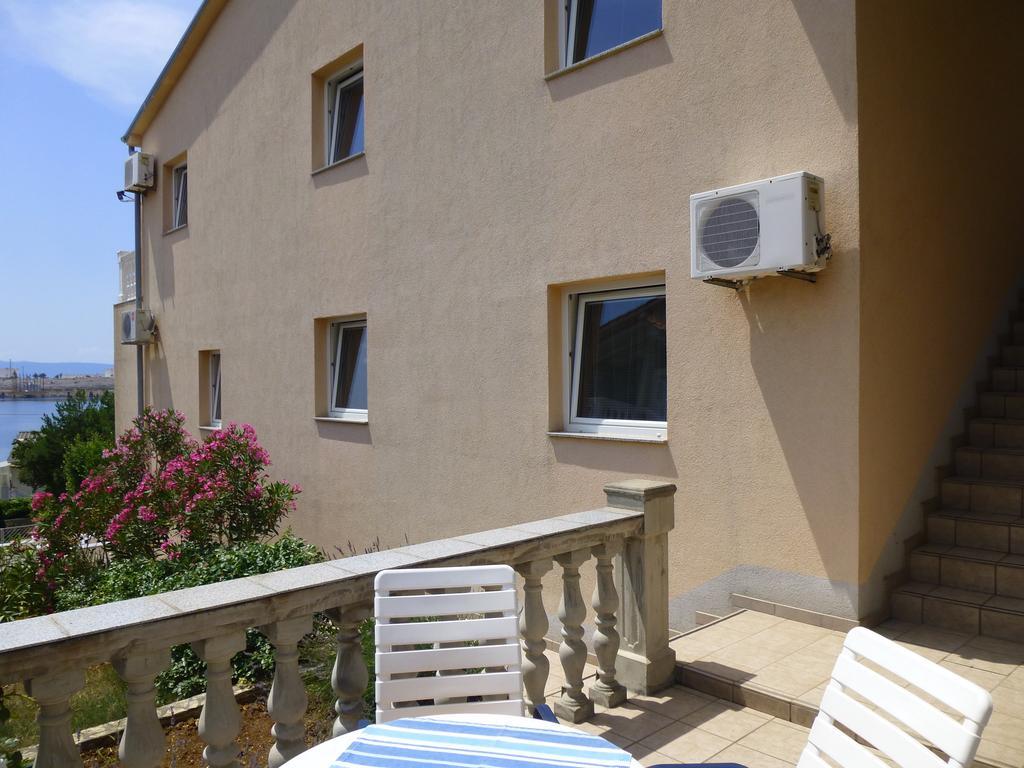 Apartments Villa Rosmarin Omišalj Exterior foto
