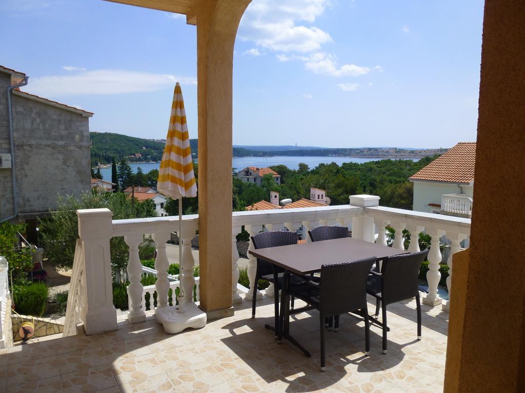 Apartments Villa Rosmarin Omišalj Exterior foto