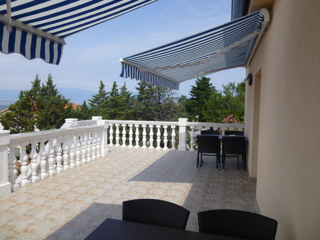 Apartments Villa Rosmarin Omišalj Exterior foto